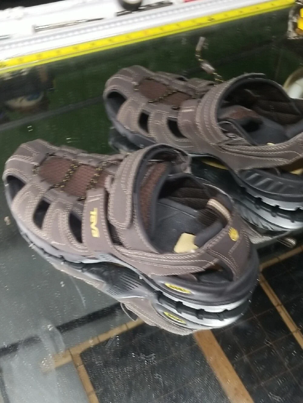 Mens 8 Teva Forebay Fisherman Sandals Mens Size 8 Brown Leather Hook & Loop MINT